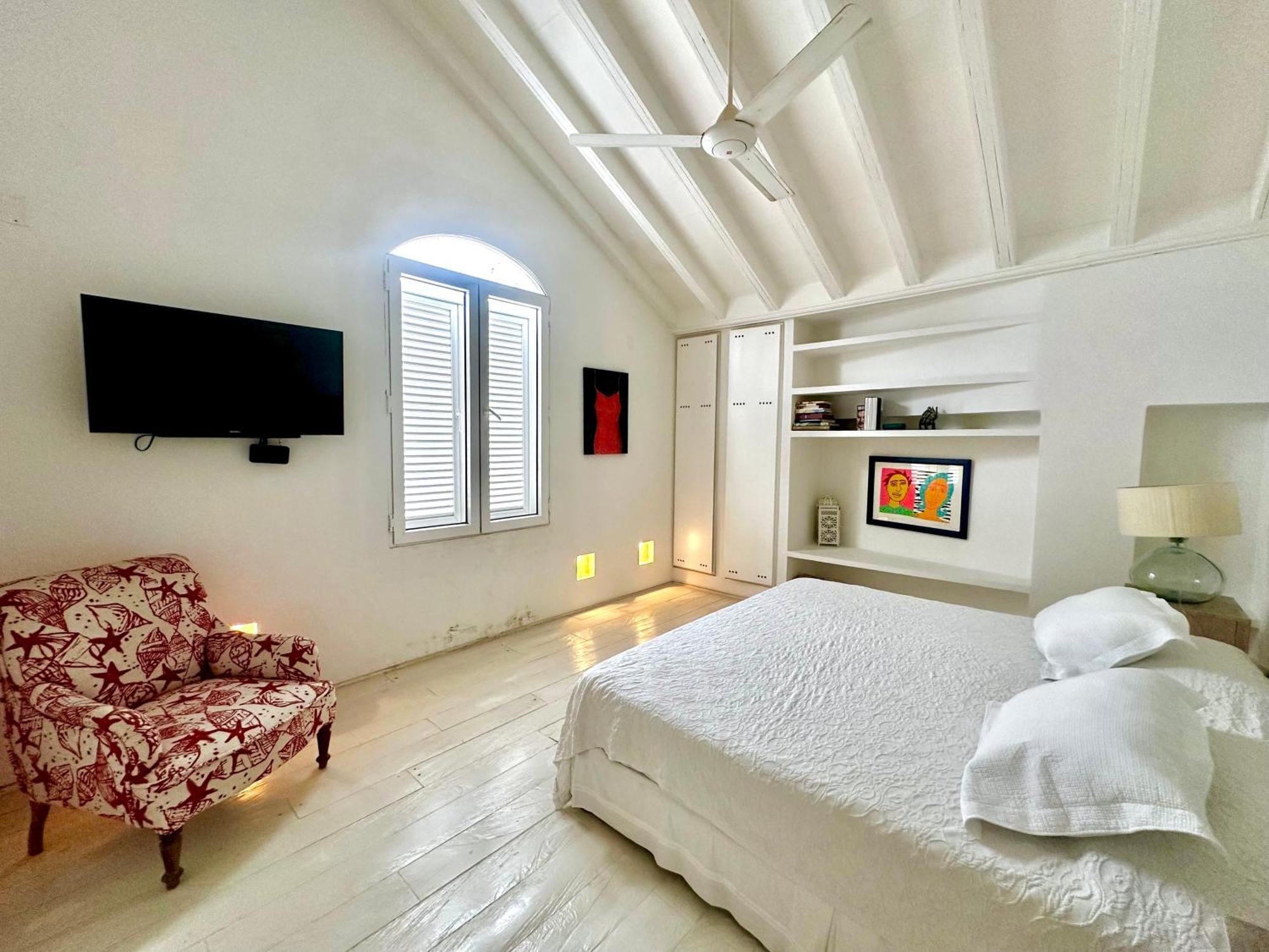 By Calamari Homes - El Porvenir 401 Walled Apartment