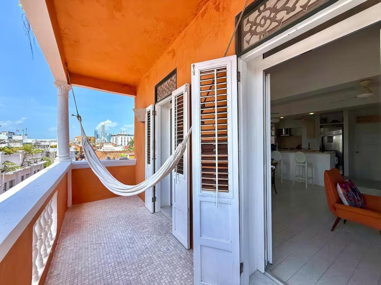 By Calamari Homes - El Porvenir 401 Walled Apartment